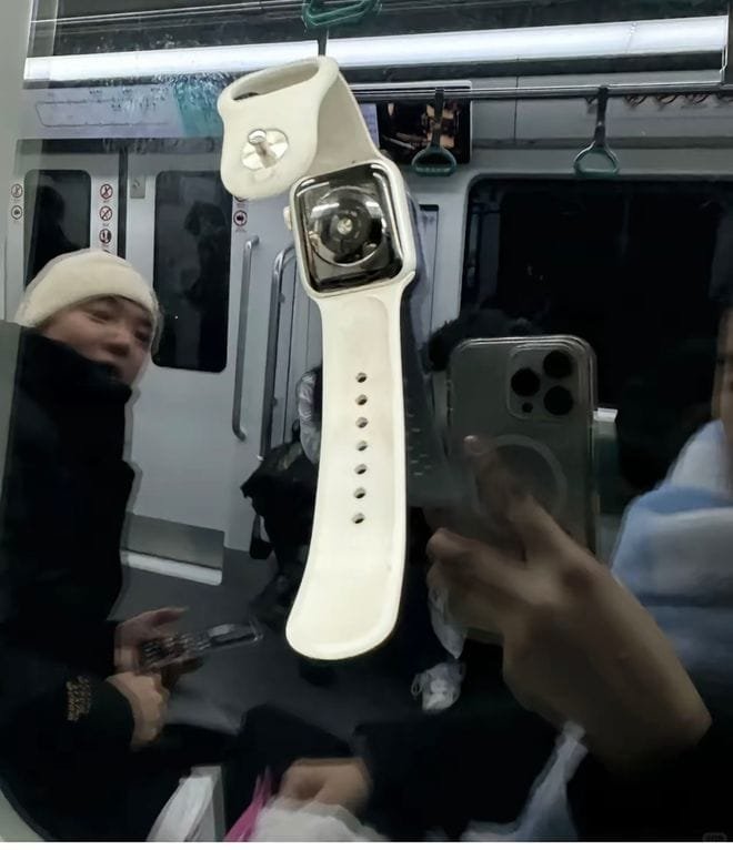 高铁车窗成苹果手表噩梦！