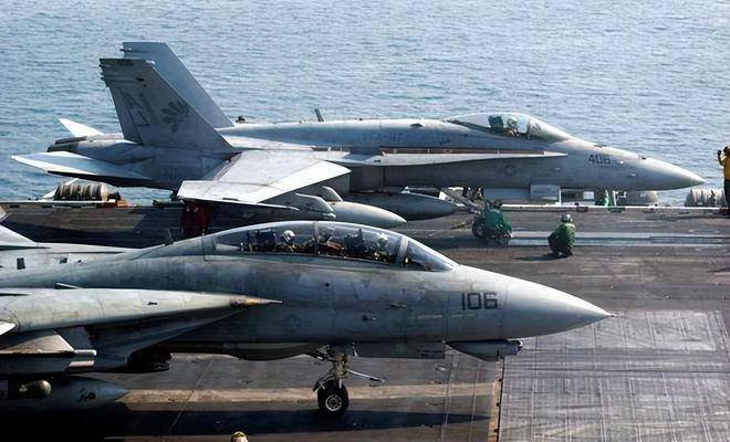 中美94年黄海对峙，核潜艇被困72小时，苏27预备与F14同归于尽 