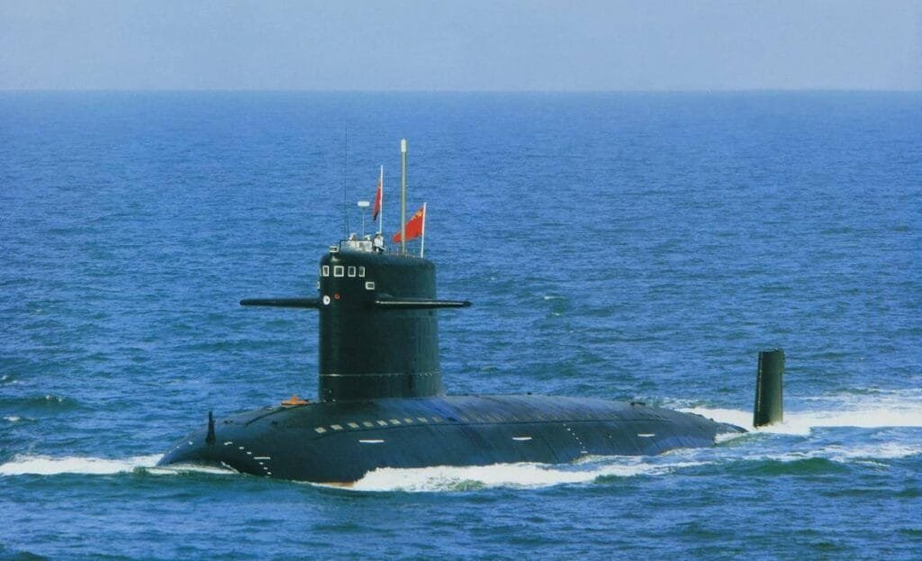 中美94年黄海对峙，核潜艇被困72小时，苏27预备与F14同归于尽 