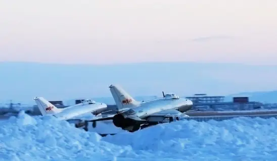 中美94年黄海对峙，核潜艇被困72小时，苏27预备与F14同归于尽 