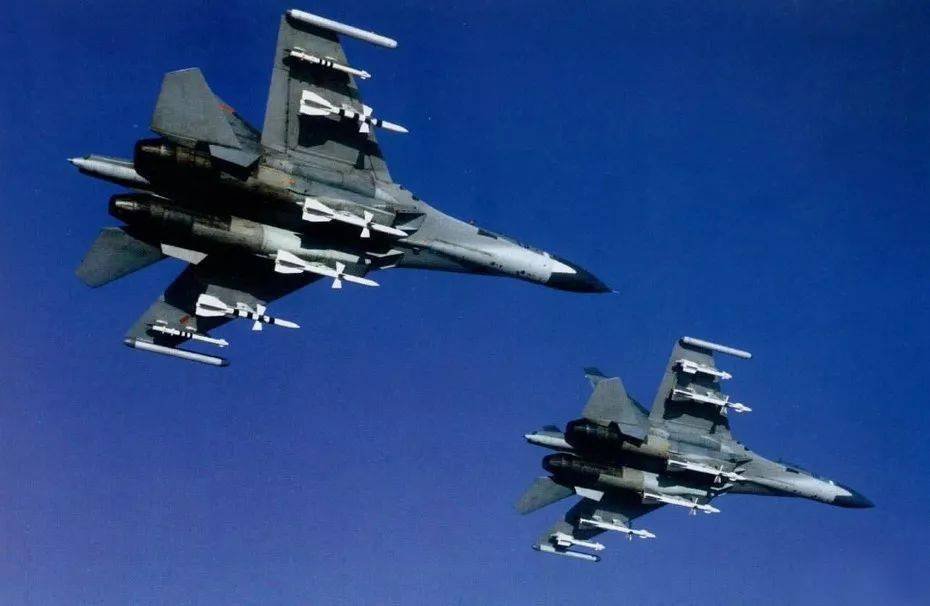 中美94年黄海对峙，核潜艇被困72小时，苏27预备与F14同归于尽 