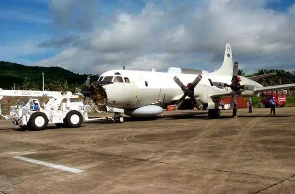 2001年中美南海撞机事件：美军傲慢要求将飞机加满油还回去，被拆成了零件？